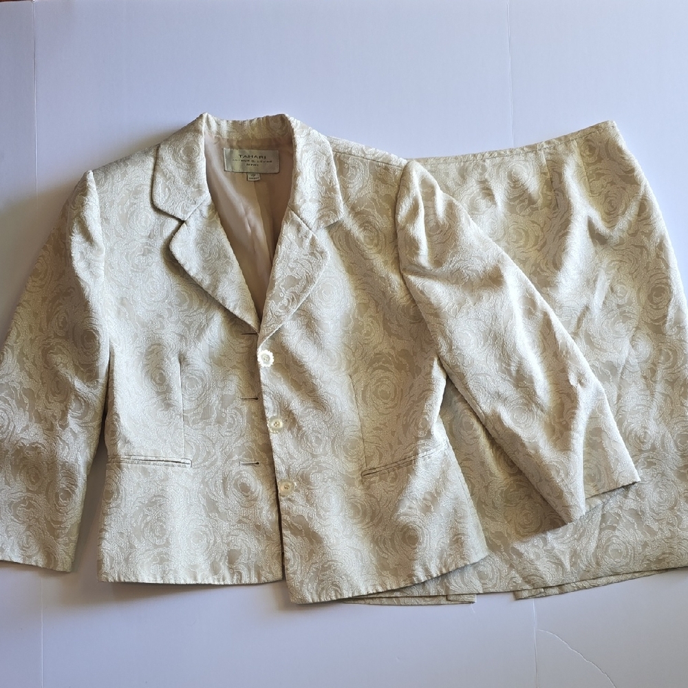 Tahari ASL Cream Jacquard Skirt Suit - Blazer & Pencil Skirt
